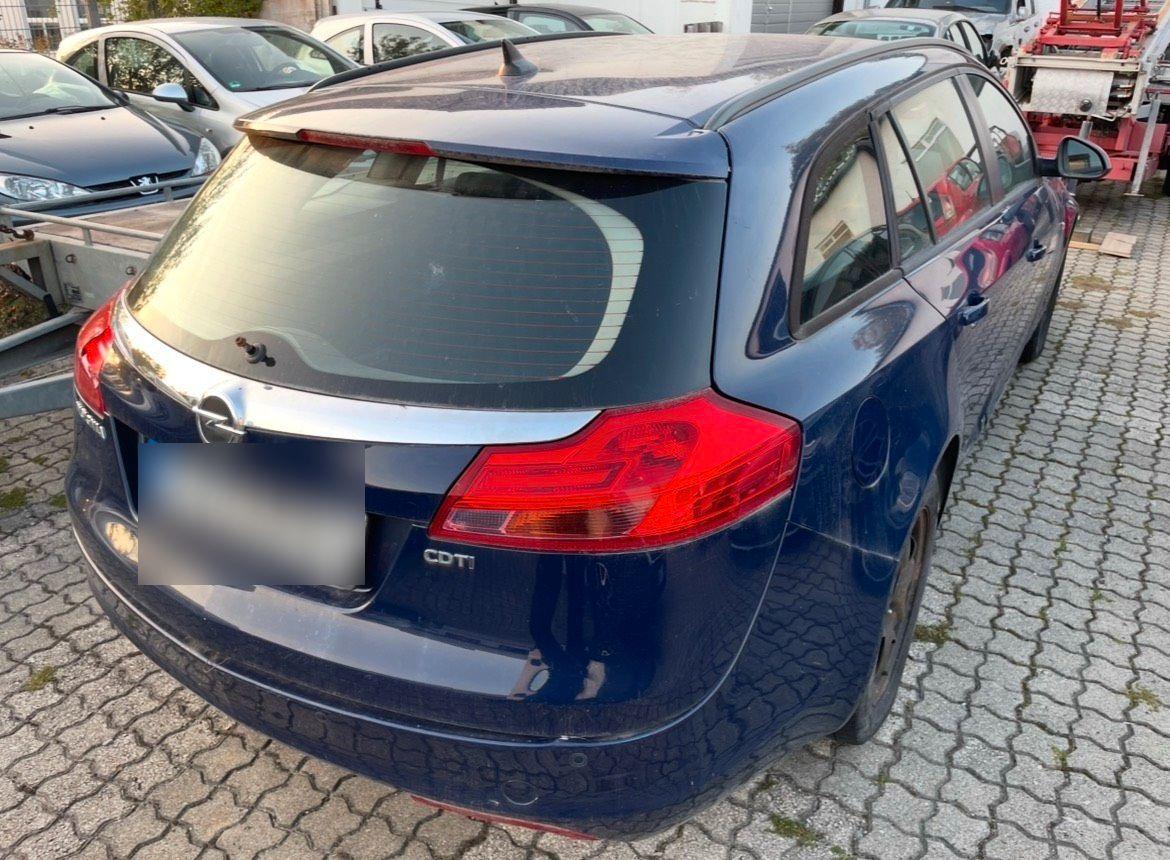 Opel Insignia 2010 — rear view