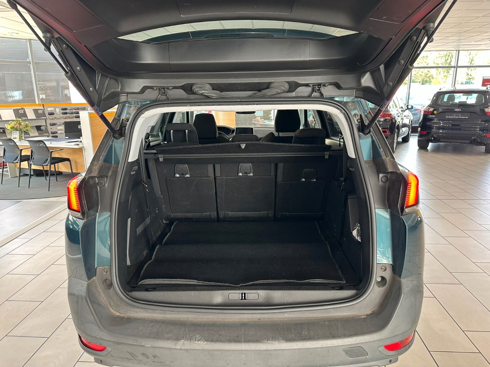 Fahrzeugabbildung Peugeot 5008 Active Busines 1.2 VIRTUAL/NAVI/PDC+CAM/LED