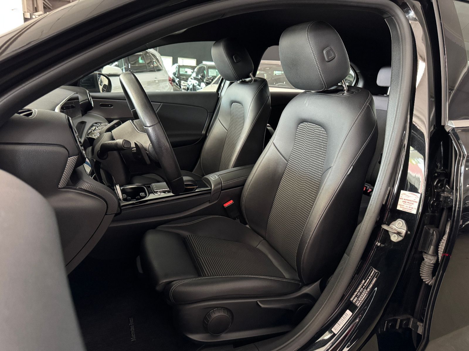 Fahrzeugabbildung Mercedes-Benz A 180 d PROGRESSIVE SPORTPAKET LED NAVI MBUX +