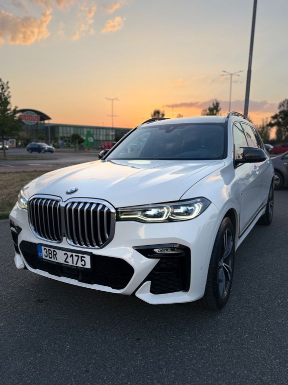 Image of BMW X7