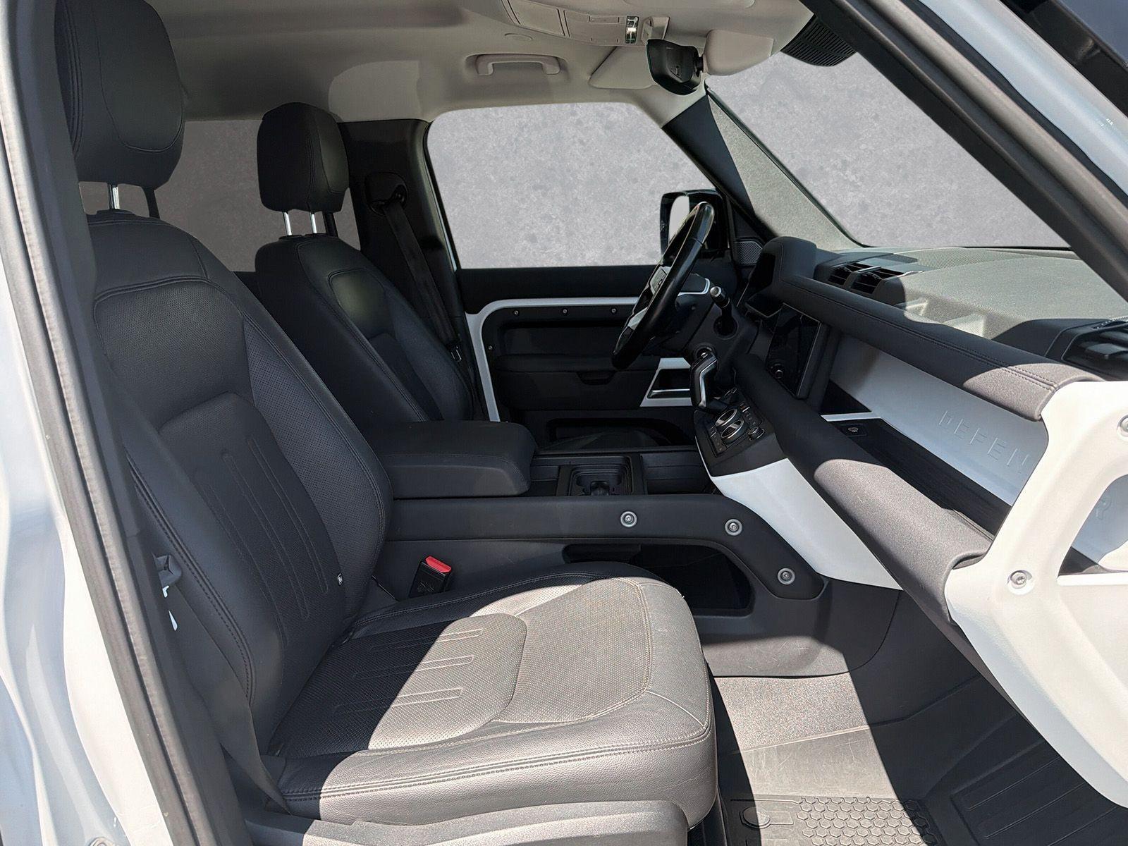 Land Rover Defender 110 D250 Defender SE Explorer Pack