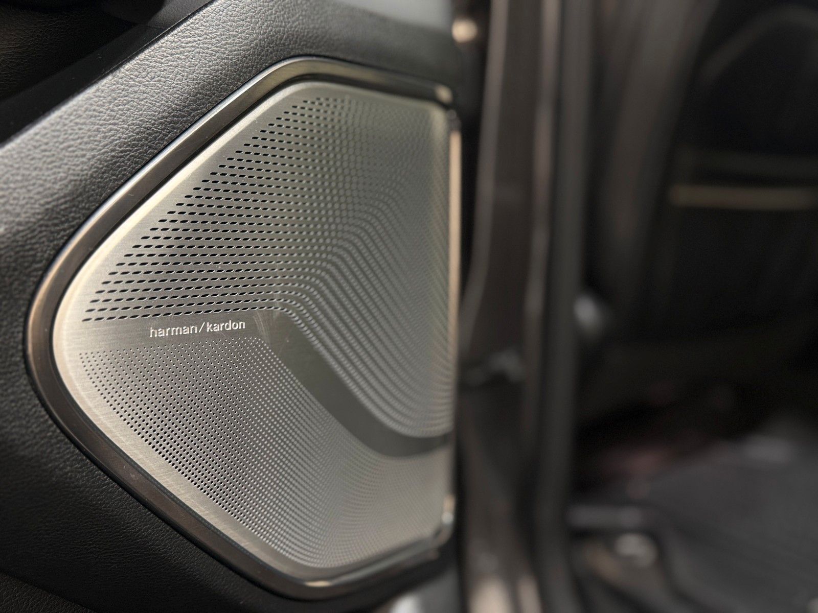 Fahrzeugabbildung Dodge RAM 1500 LIMITED NIGHT CREW CAB 4x4 RAMBOX