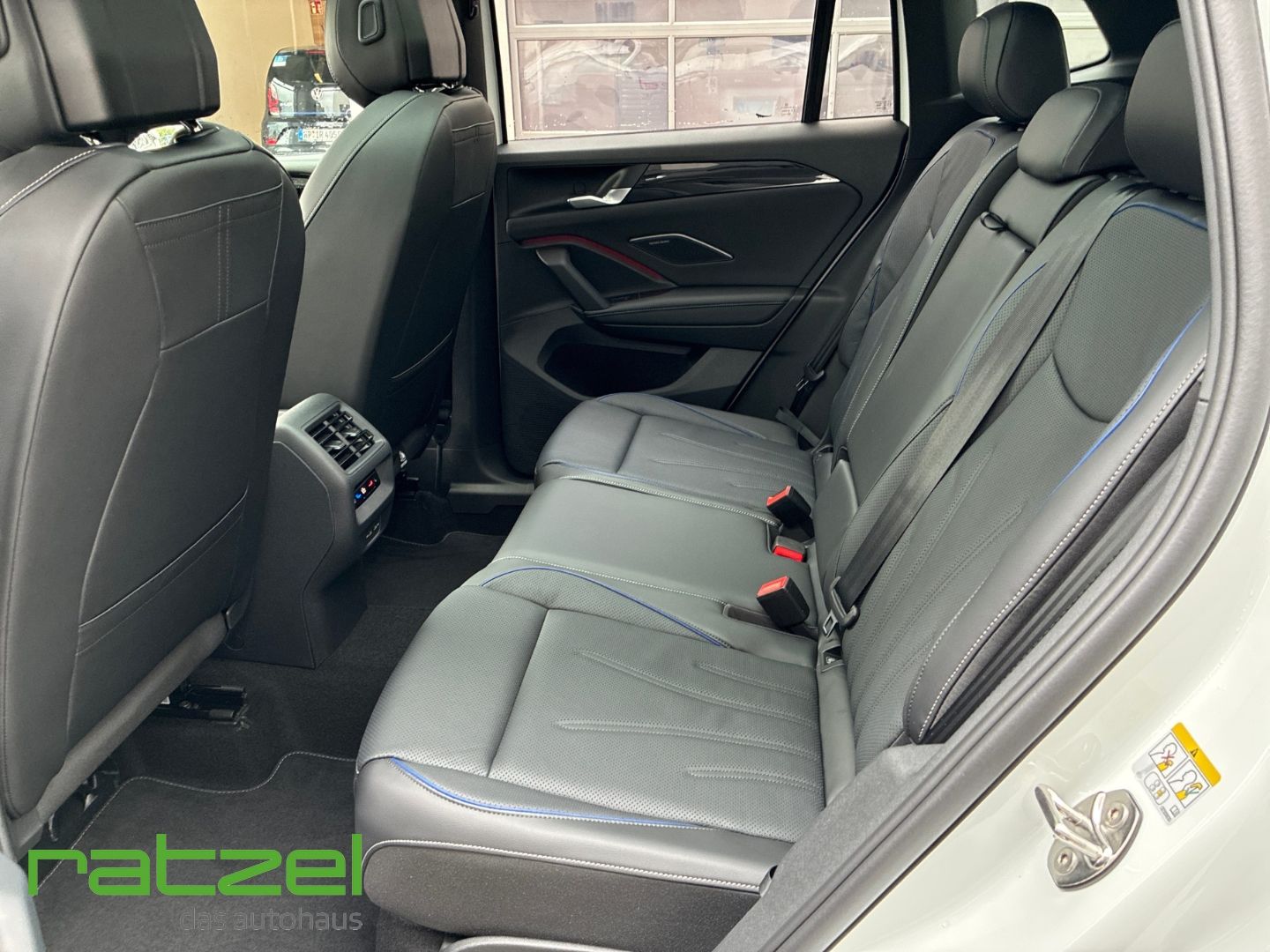 Fahrzeugabbildung Volkswagen Tiguan R-Line 2.0 TDI 4Motion Standh.+Leder+PANO