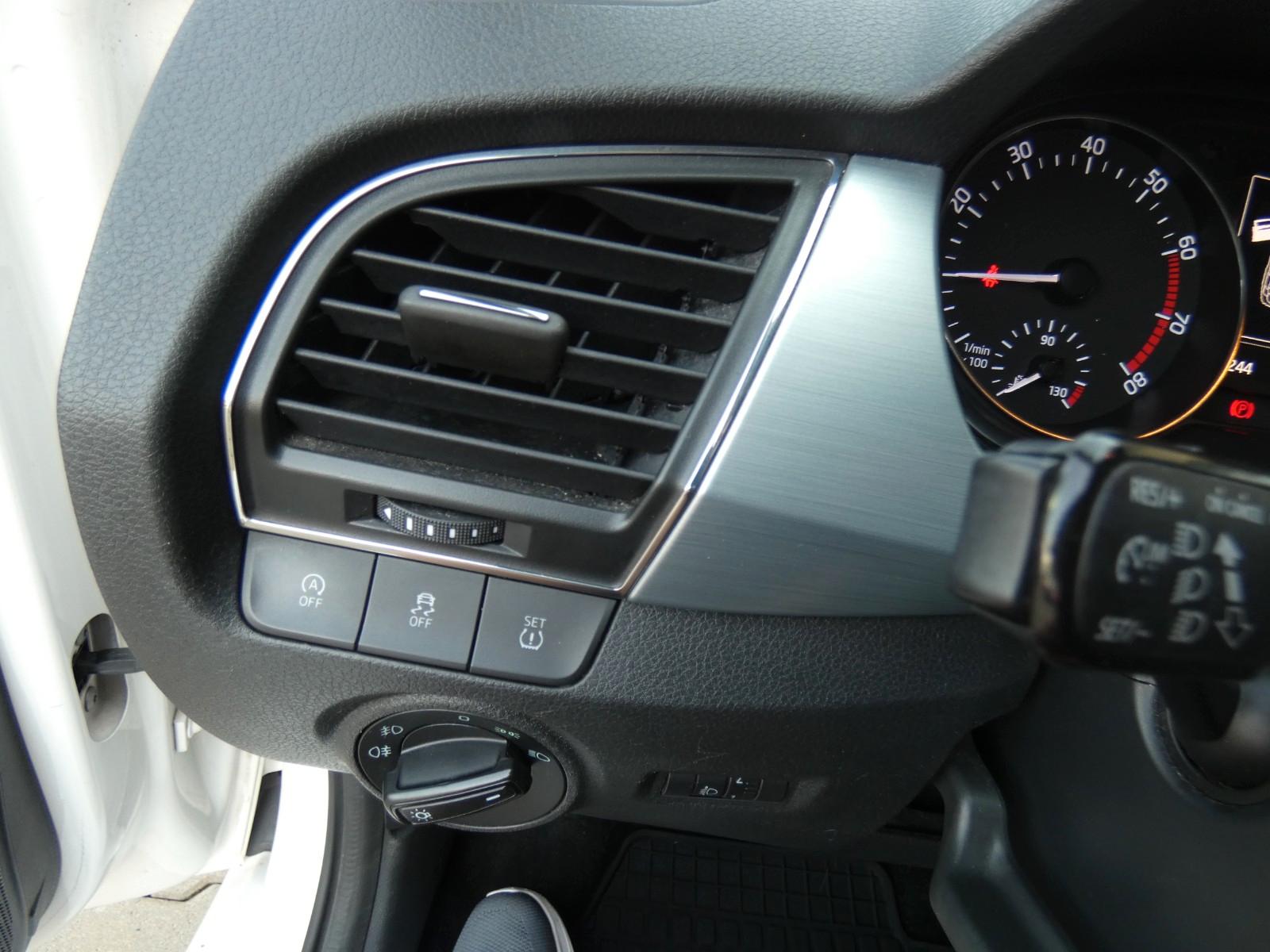 Skoda Fabia 2015 — фото 14