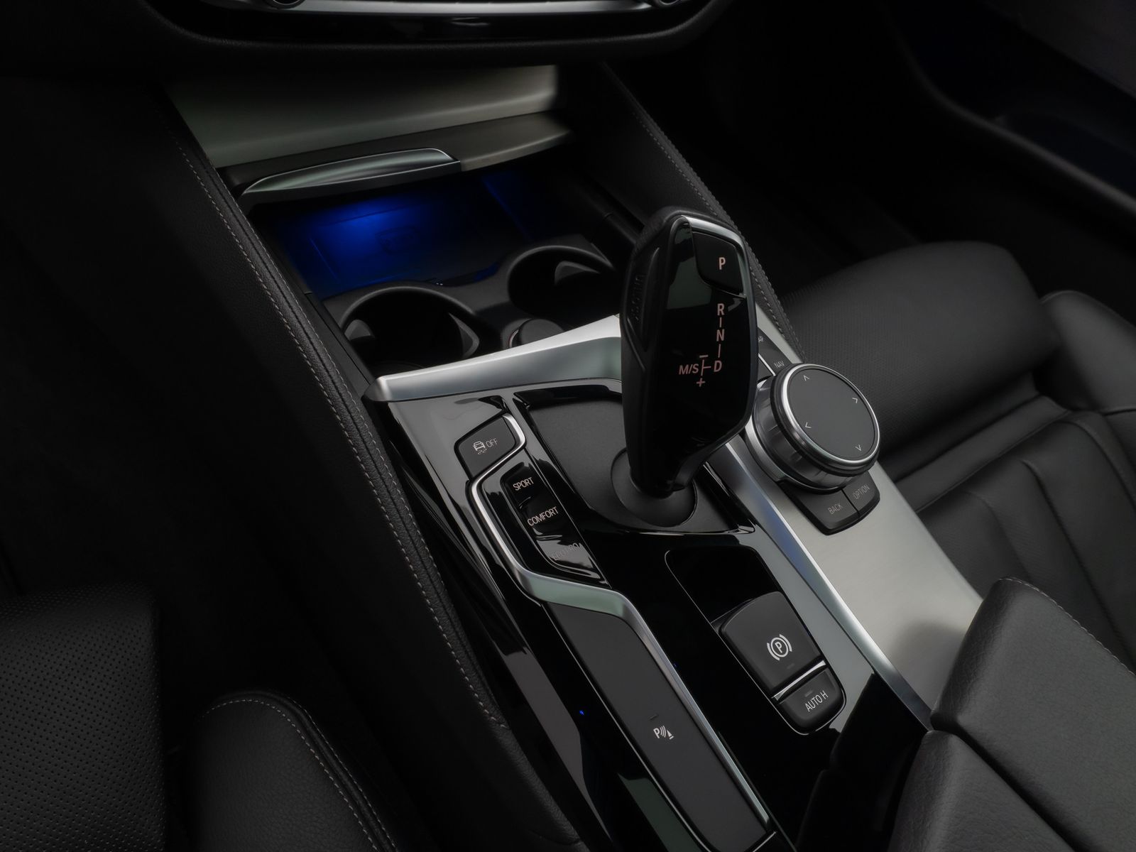 Fahrzeugabbildung BMW 530d xD M Sport Panorama Kamera HUD H/K Komfort