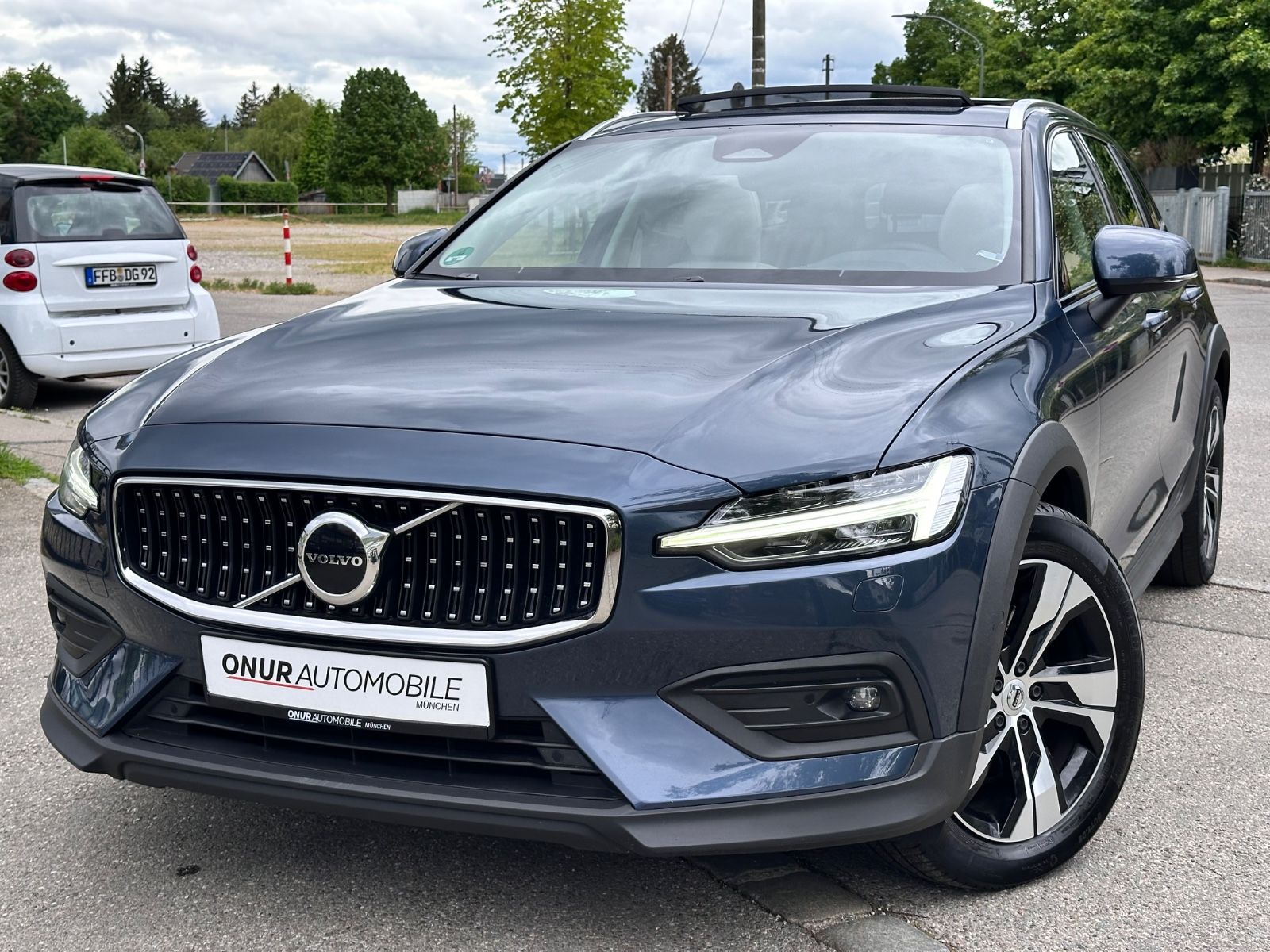 Volvo V60 Cross Country Plus AWD Navi Leder Pano ACC foto 3
