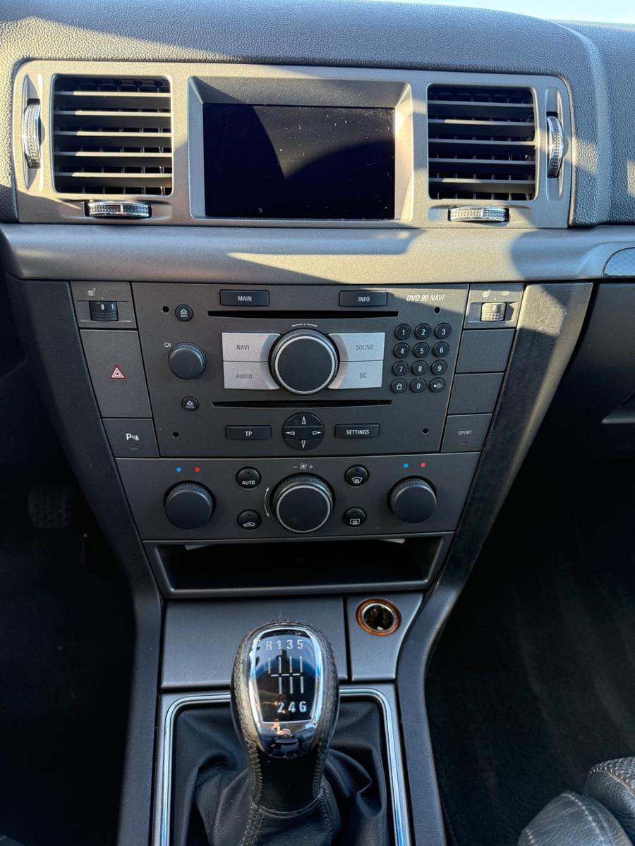 Opel Vectra 2005 — photo 14