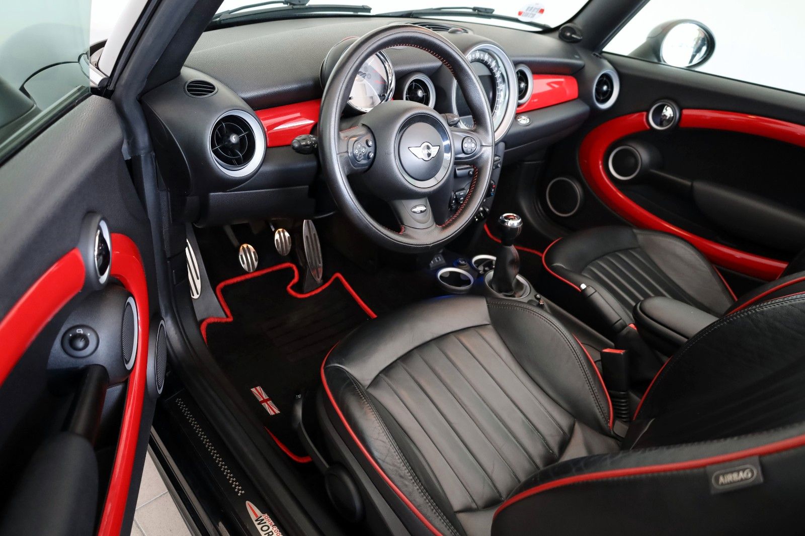 Fahrzeugabbildung MINI John Cooper Works Cabrio Chili,Wired,Leder,Navi