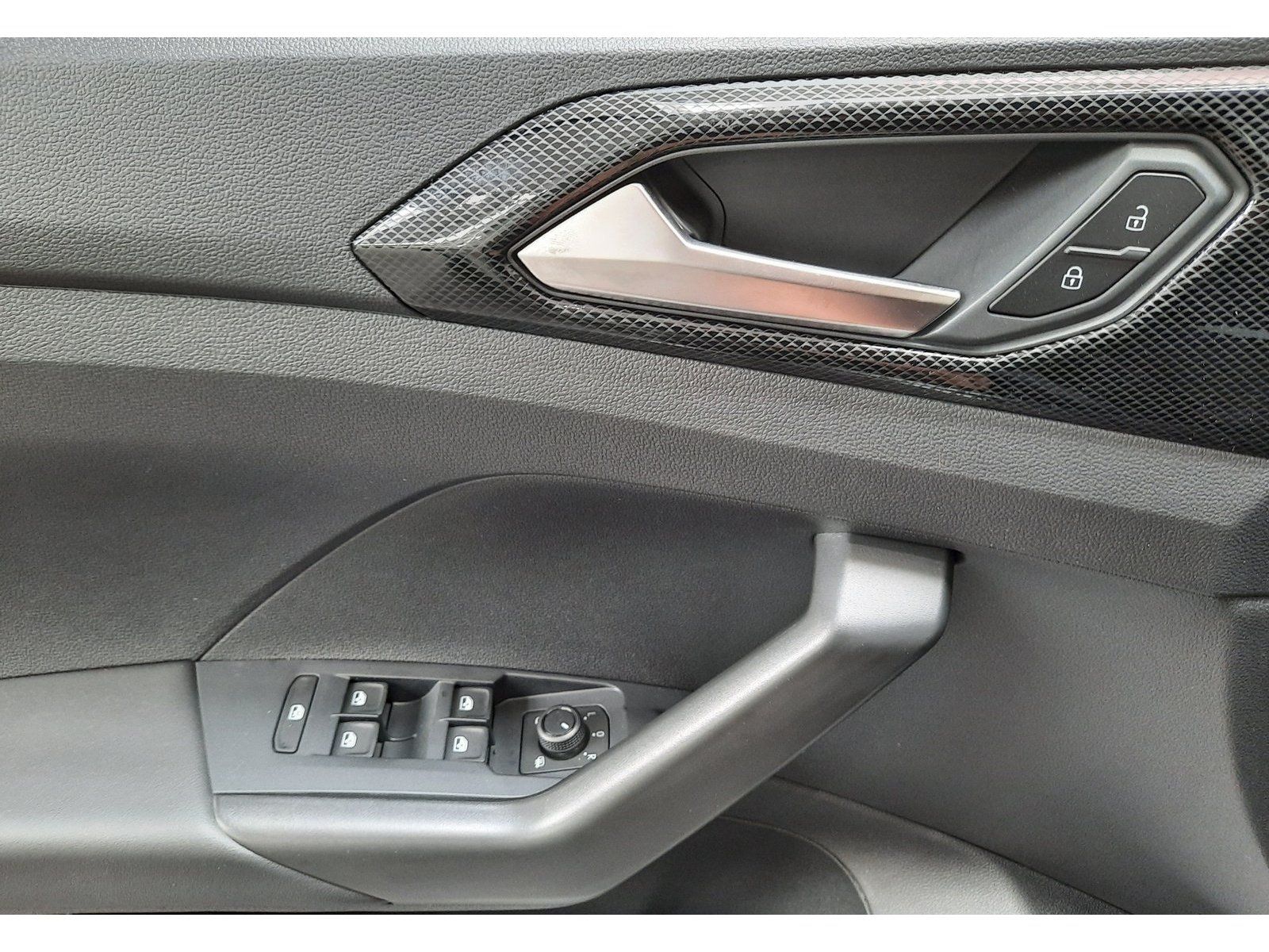 Fahrzeugabbildung Volkswagen T-Cross Life TSI *LED*PDC*ACC*Sitzhzg*App-Conn*