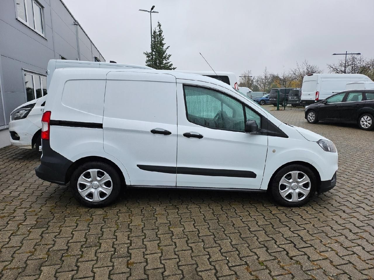 Fahrzeugabbildung Ford Transit Courier Trend