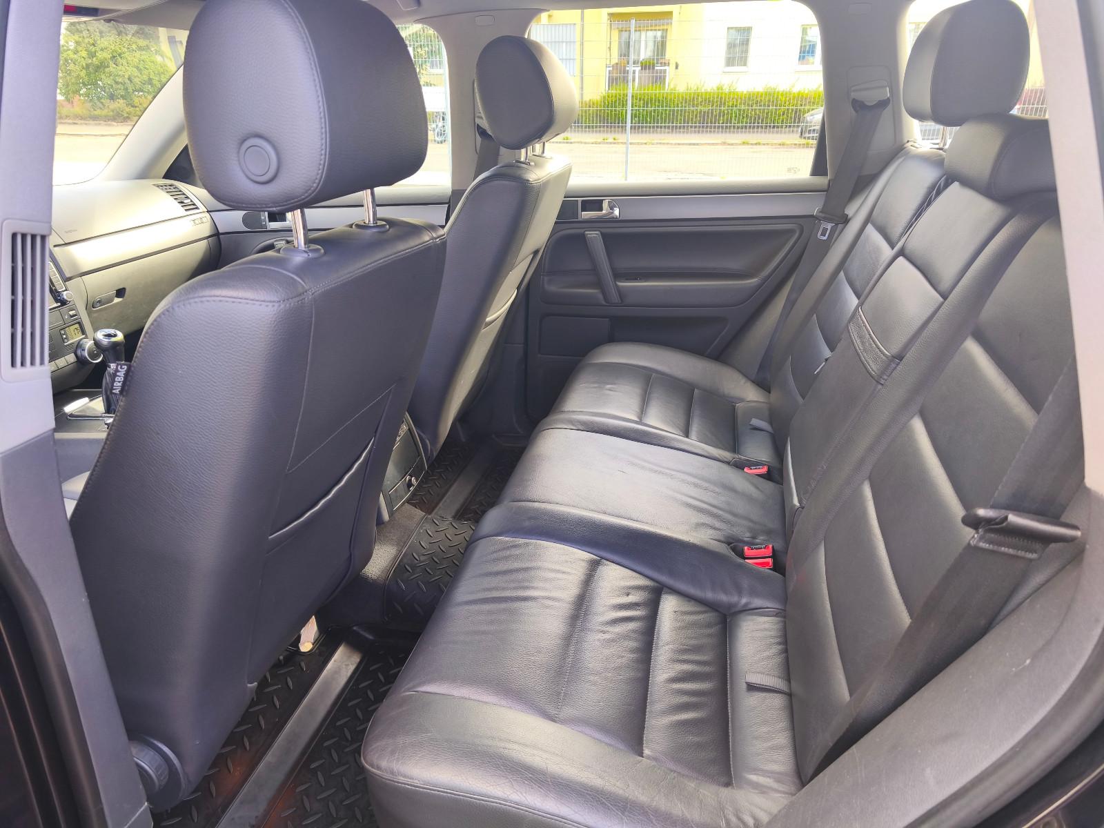 Volkswagen Touareg 2010 — photo 12
