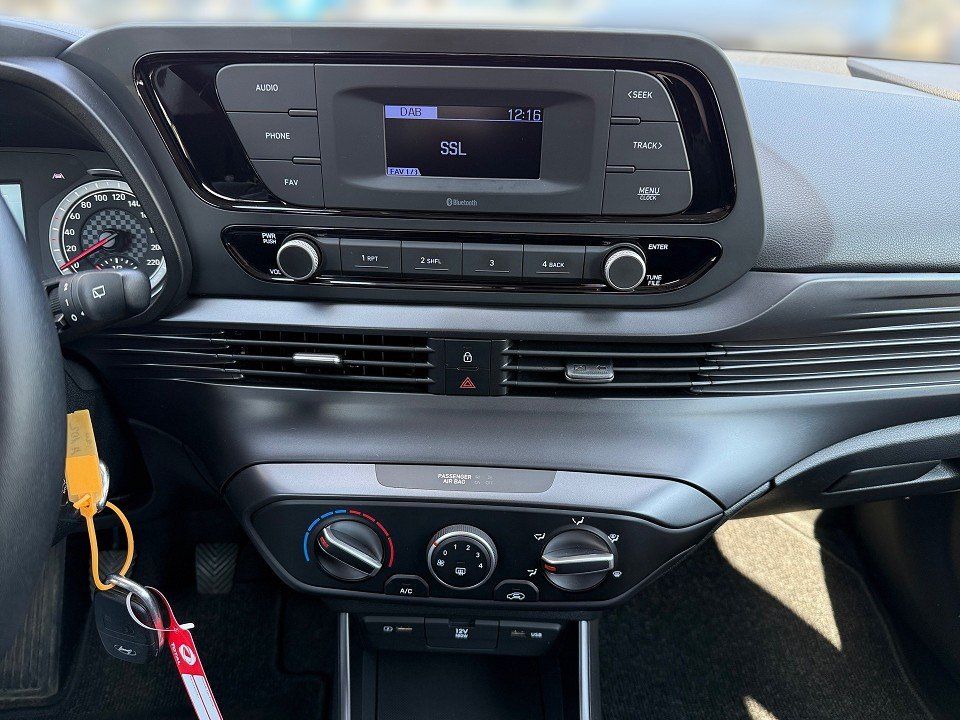 Fahrzeugabbildung Hyundai i20 1.2 SELECT FUNKT-P GARANTIE-4/28 KLIMA+PDC++