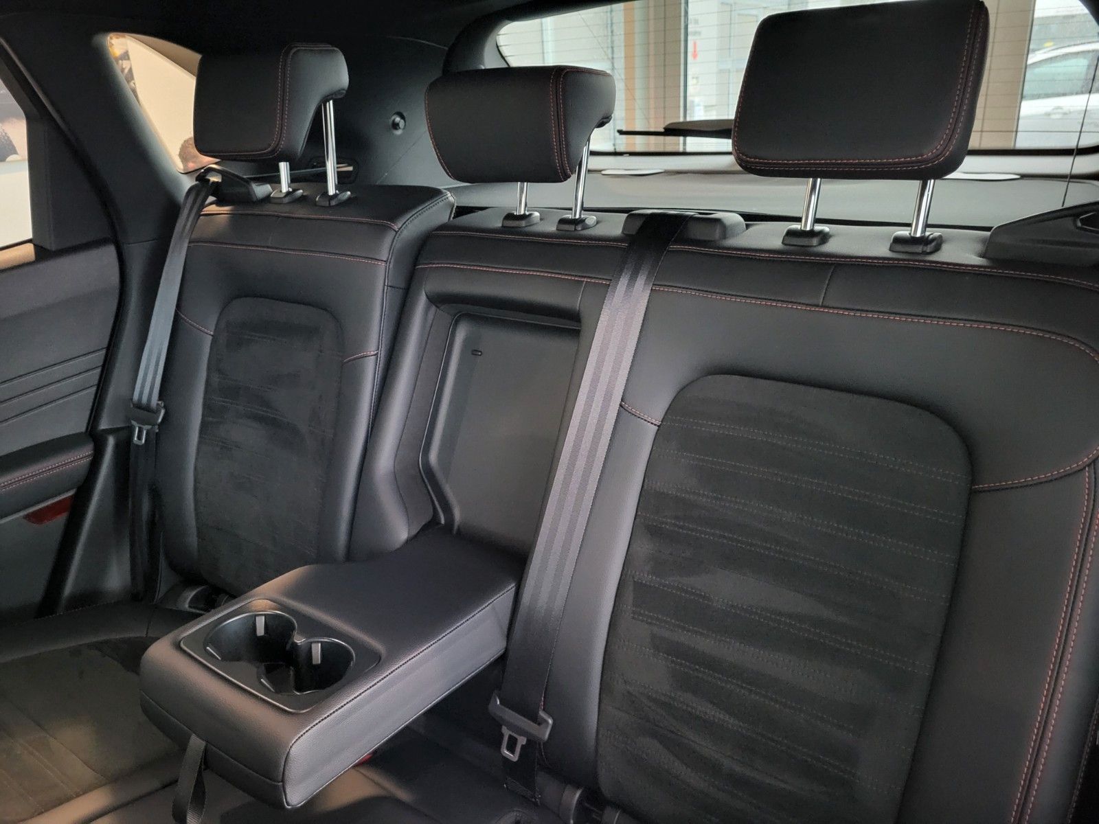 Fahrzeugabbildung Ford Kuga Plug-In Hybrid ST-Line X Panoramadach