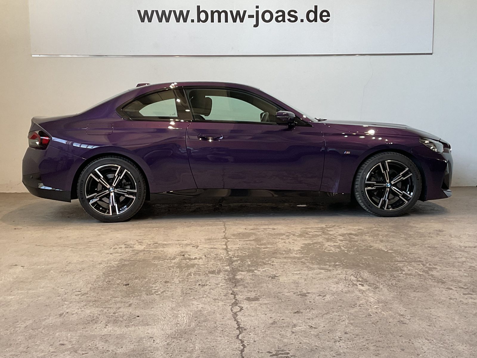 Fahrzeugabbildung BMW 220i | M Sportpaket | M Sportfahrwerk | 18" LMR