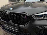 BMW X6M Comp B&W*SKY*LASER*CARBON*SOFT-CL*DRIVER-PKG - graue BMW X6 M