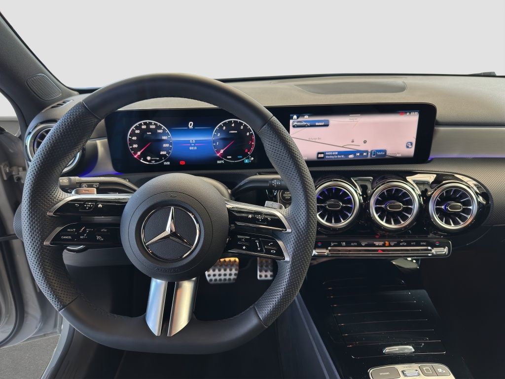 Fahrzeugabbildung Mercedes-Benz A 200 AMG Line*Night Paket*Kamera*KEYLESS-GO