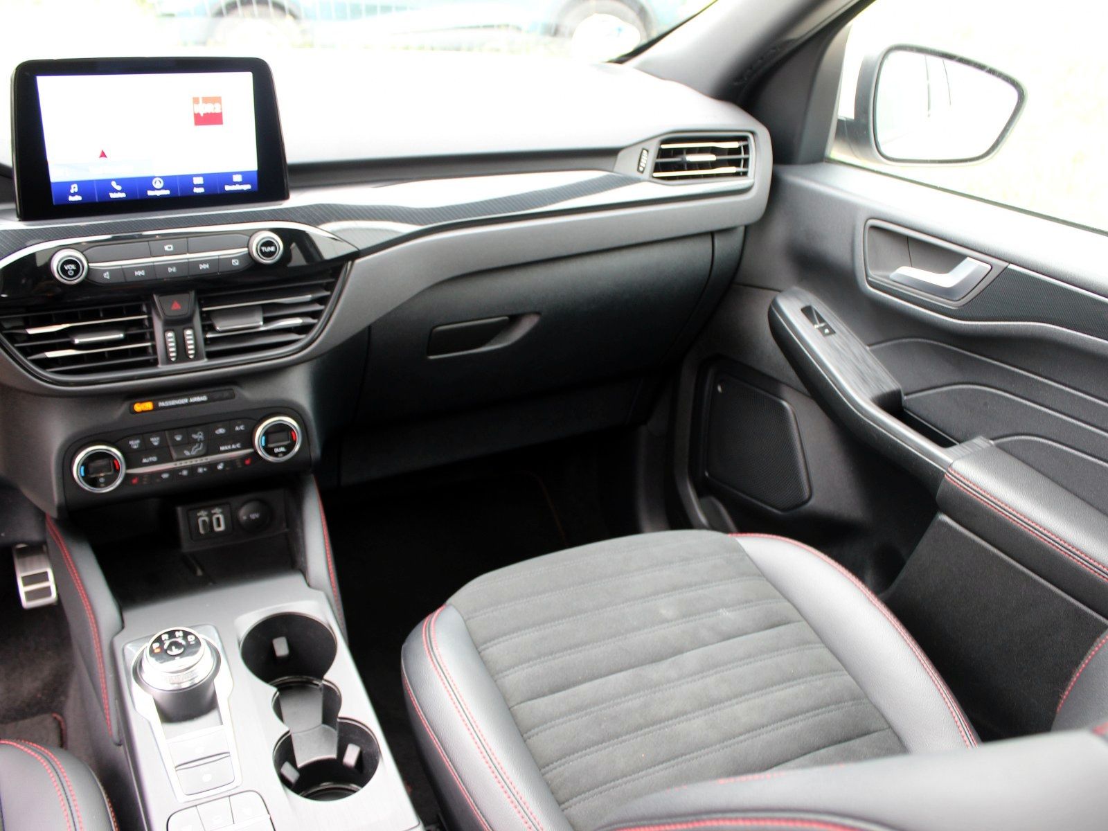 Fahrzeugabbildung Ford Kuga Plug-In Hybrid ST-Line X 2,5 Duratec