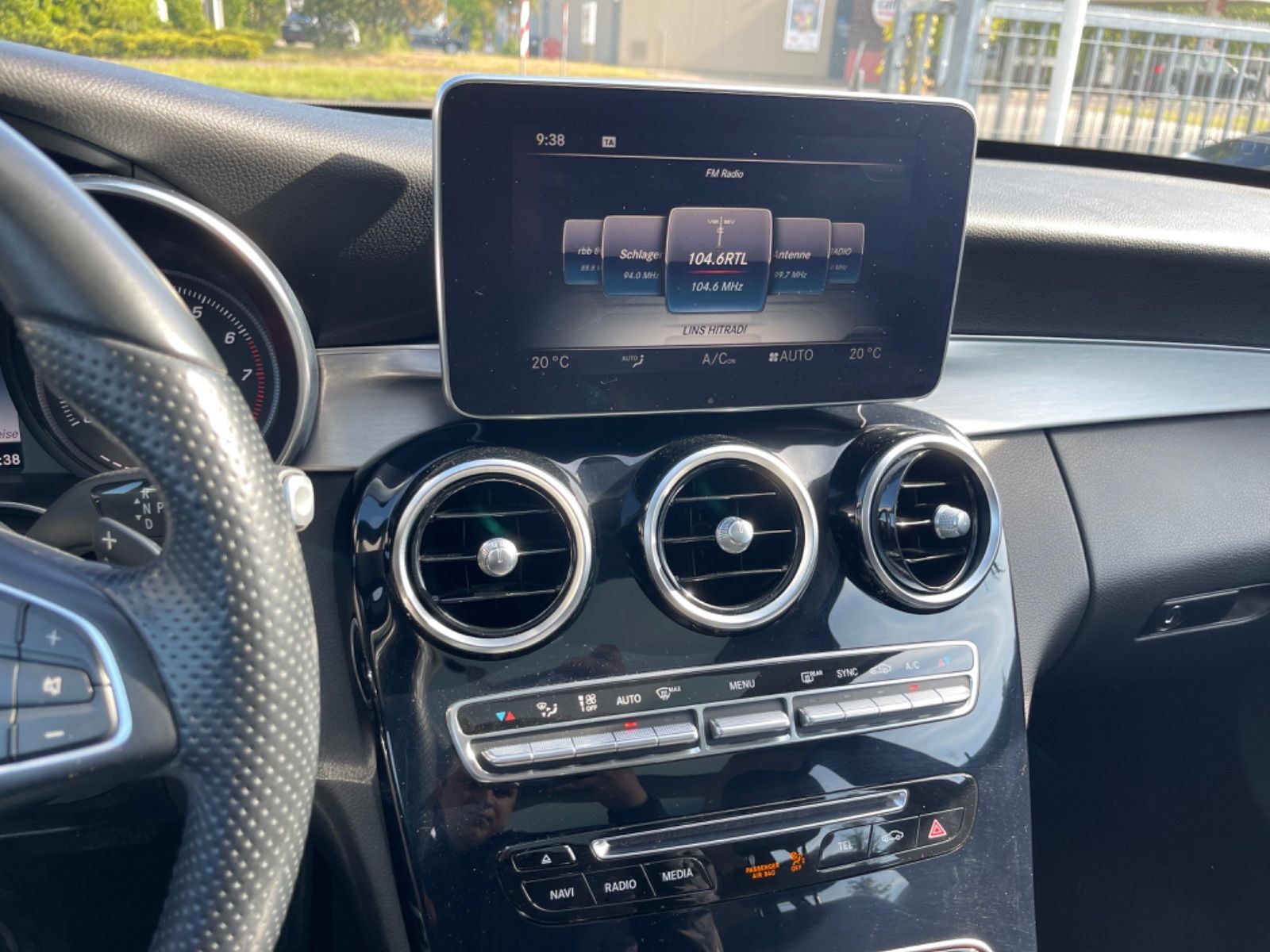 Fahrzeugabbildung Mercedes-Benz C 200 T 4Matic*Totwinkel*Panorama*Comand*