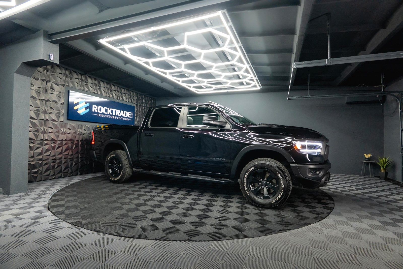 Fahrzeugabbildung Dodge RAM 5.7 V8 HEMI 4x4 REBEL OFFROAD Night AxleLock