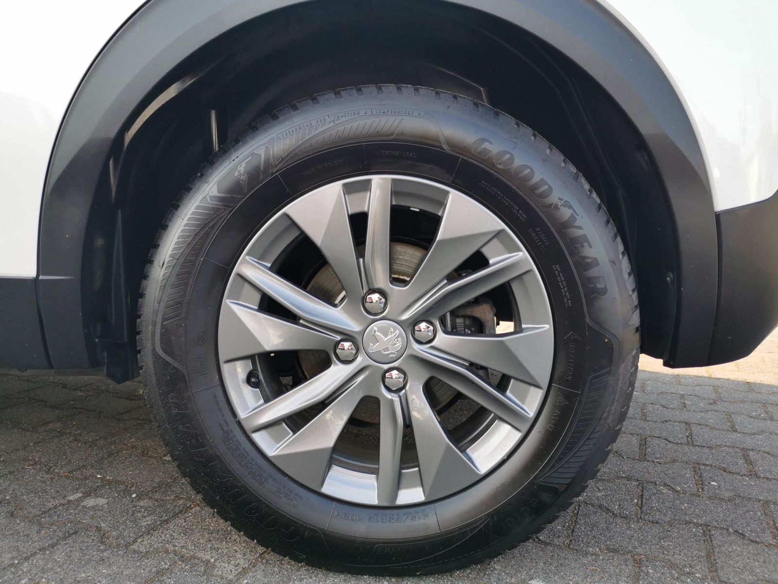 Fahrzeugabbildung Peugeot 2008 Active Pack+USB+PDC+KLIMA+DAB+TEMPOMAT+