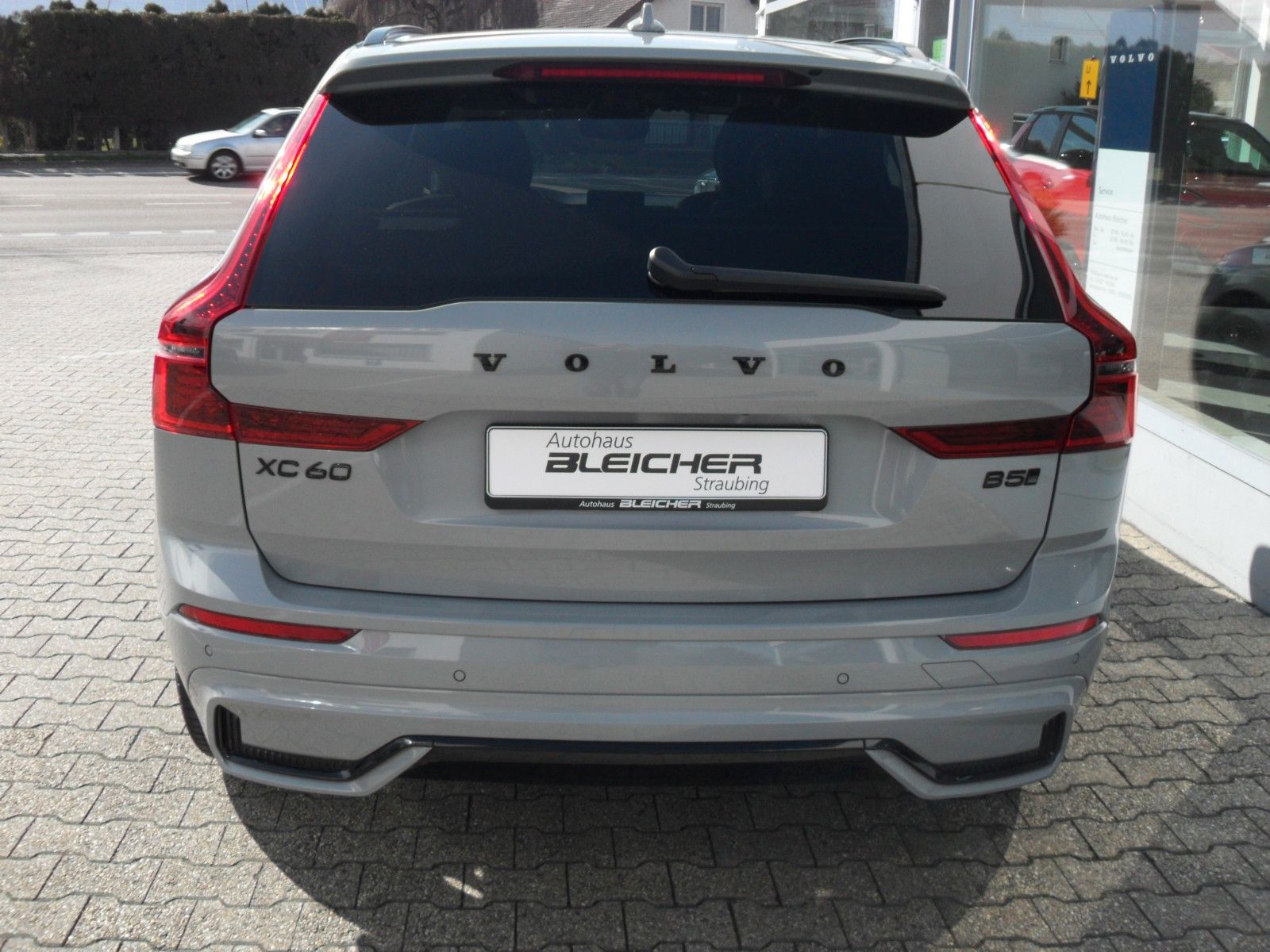 Fahrzeugabbildung Volvo XC 60 B5 Plus Black Edition AWD | Headup