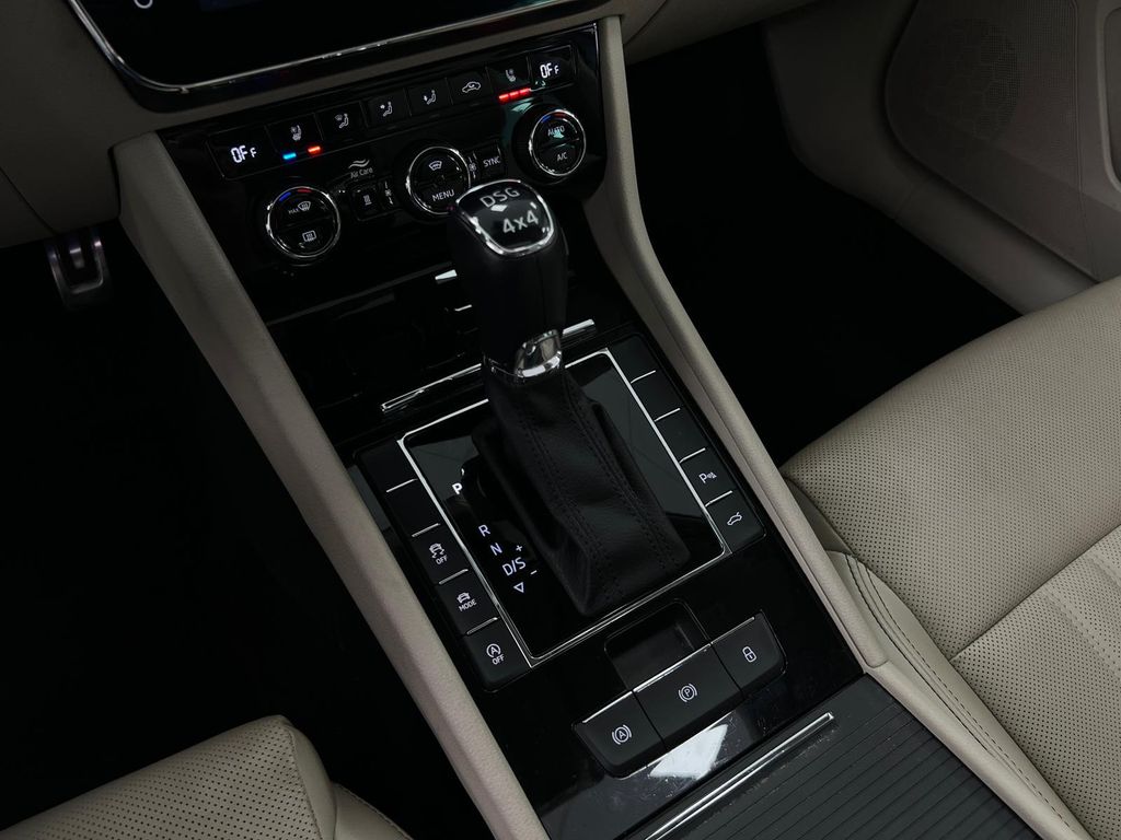 Skoda Superb Lim L&K 4x4*MATRIX*PANO*CANTON*ACC*STHZG*