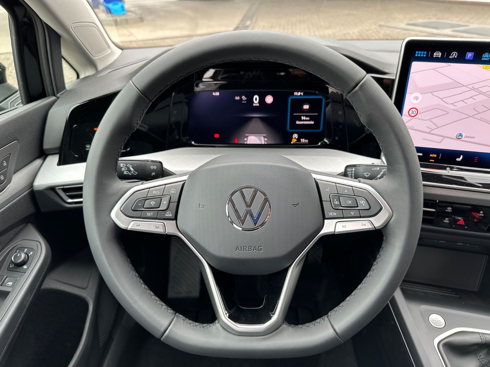 Fahrzeugabbildung Volkswagen Golf VIII Variant 1.5 TSI Life Navi/ACC/LED/Shzg