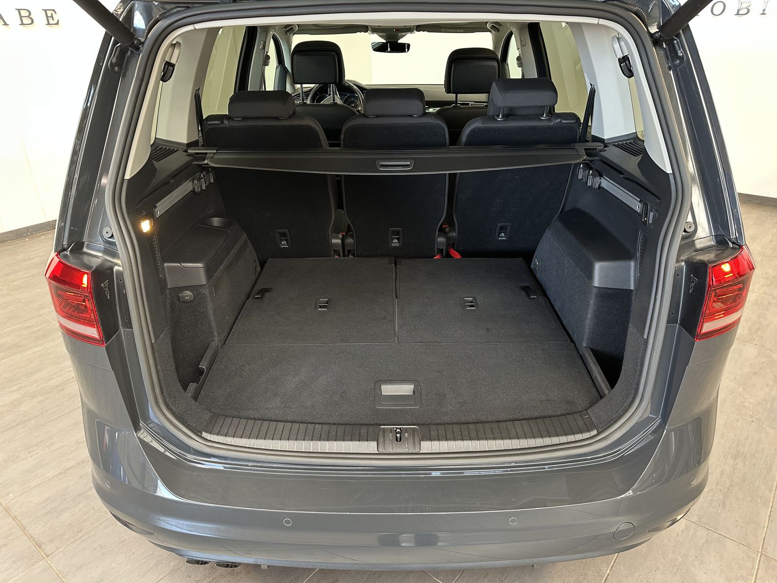 Fahrzeugabbildung Volkswagen Touran 2.0 TDI DSG HL 7-Sitzer NAV+LED+AHK+PANO