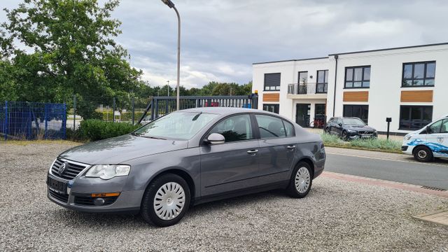 Volkswagen Passat 1.6 Trendline -KLIMATRONIC*SHZ*AHK-