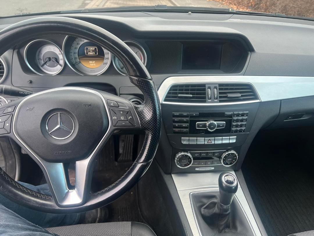 Mercedes-Benz C220 2011 — photo 15