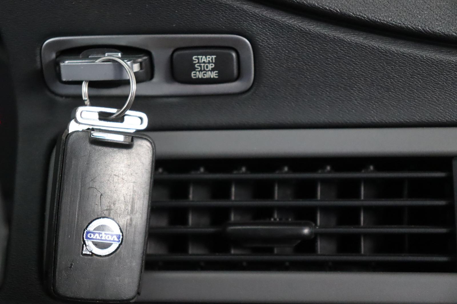 Volvo V70 2010 — photo 25