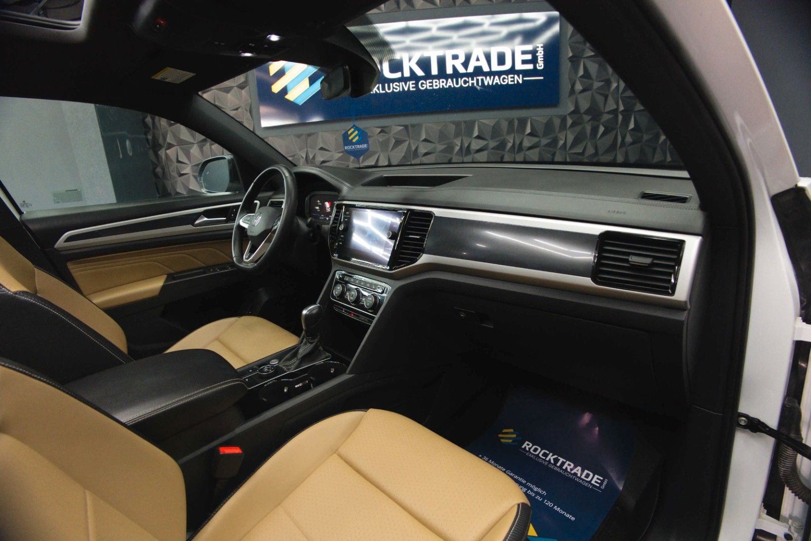 Fahrzeugabbildung Volkswagen ATLAS 3.6 Cross Sport 4x4 R-Line Black 4Motion