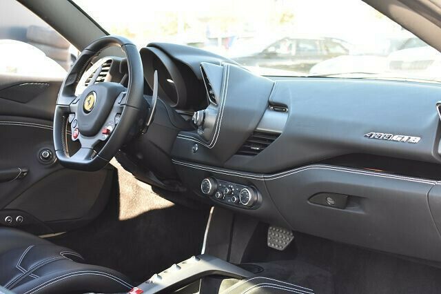 Fahrzeugabbildung Ferrari 488 GTB*NAVI*LIFT*Racing*RFK*PDC**Mietkauf