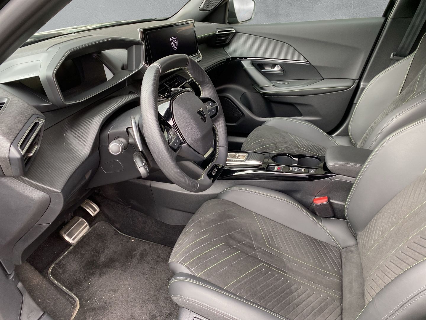 Fahrzeugabbildung Peugeot 2008 Hybrid 136 GT Navigation ACC Rückfahrk. DAB