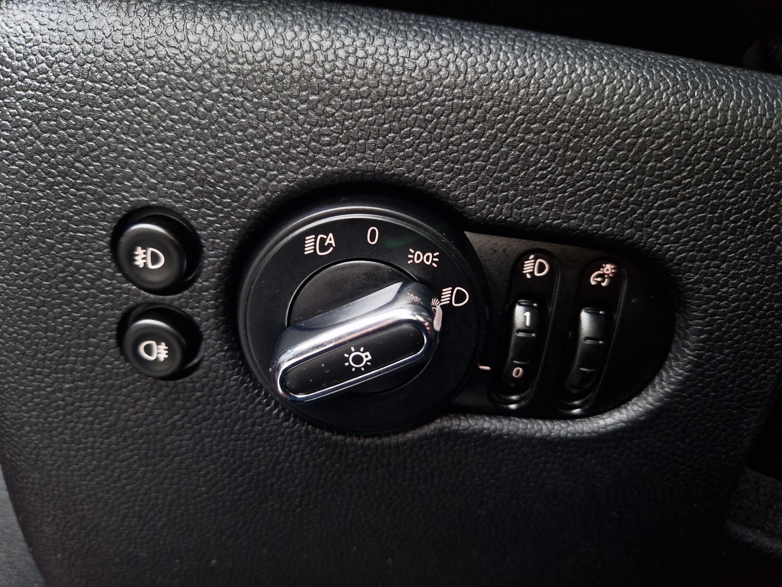 Fahrzeugabbildung MINI Cooper Pepper LED DAB SHZ PDC ALU