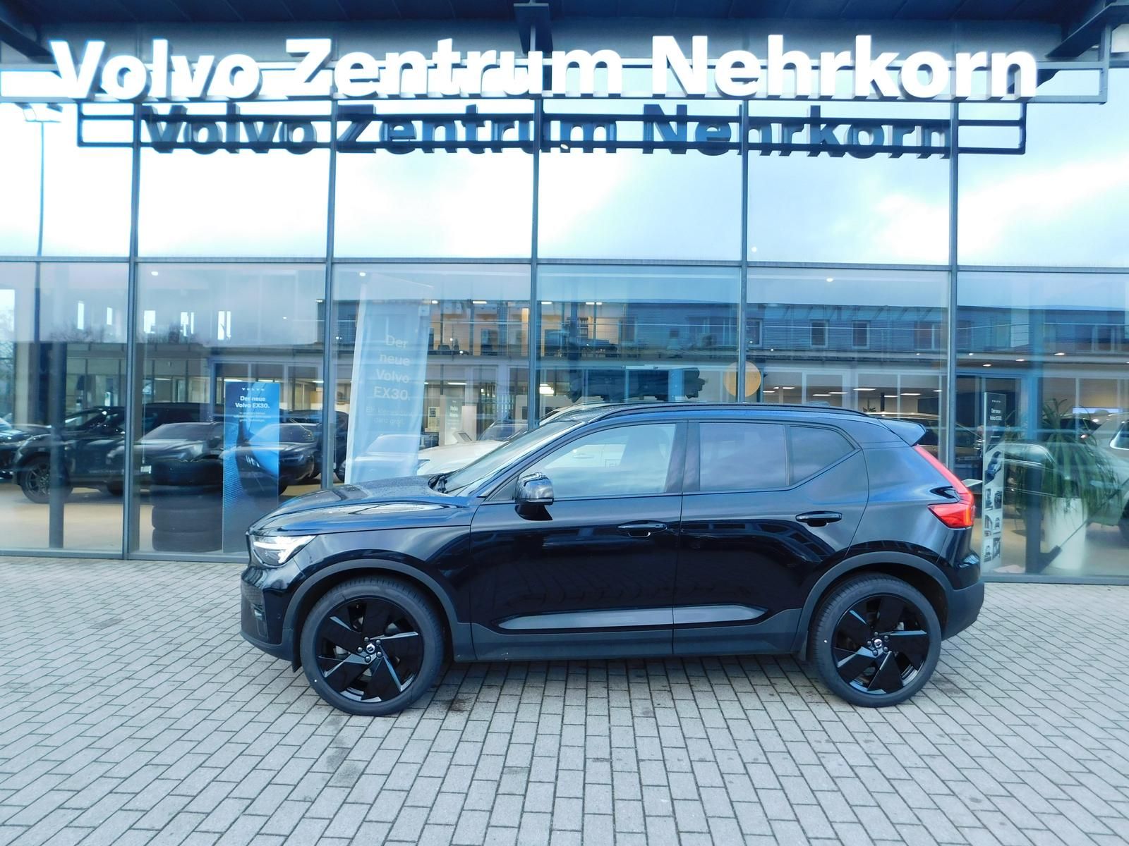 Fahrzeugabbildung Volvo XC40 B3 Plus Black Edition 'Standheizung'