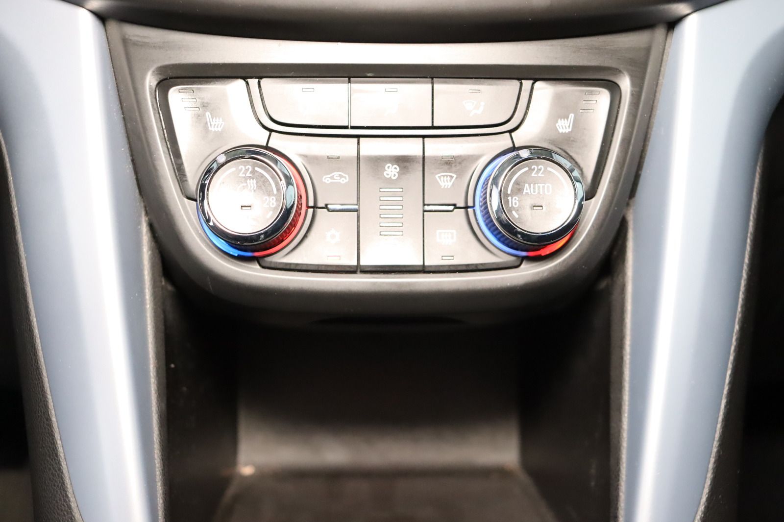 Fahrzeugabbildung Opel Zafira Tourer 1.4 Turbo Style * Sitzhzg. * PDC *