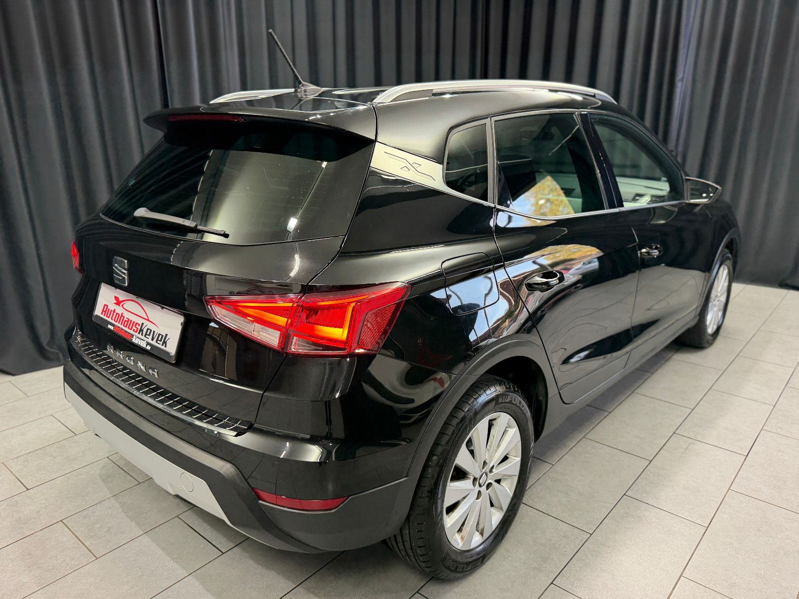 Fahrzeugabbildung SEAT Arona Xcellence|PDC|NAVI|ACC|LED