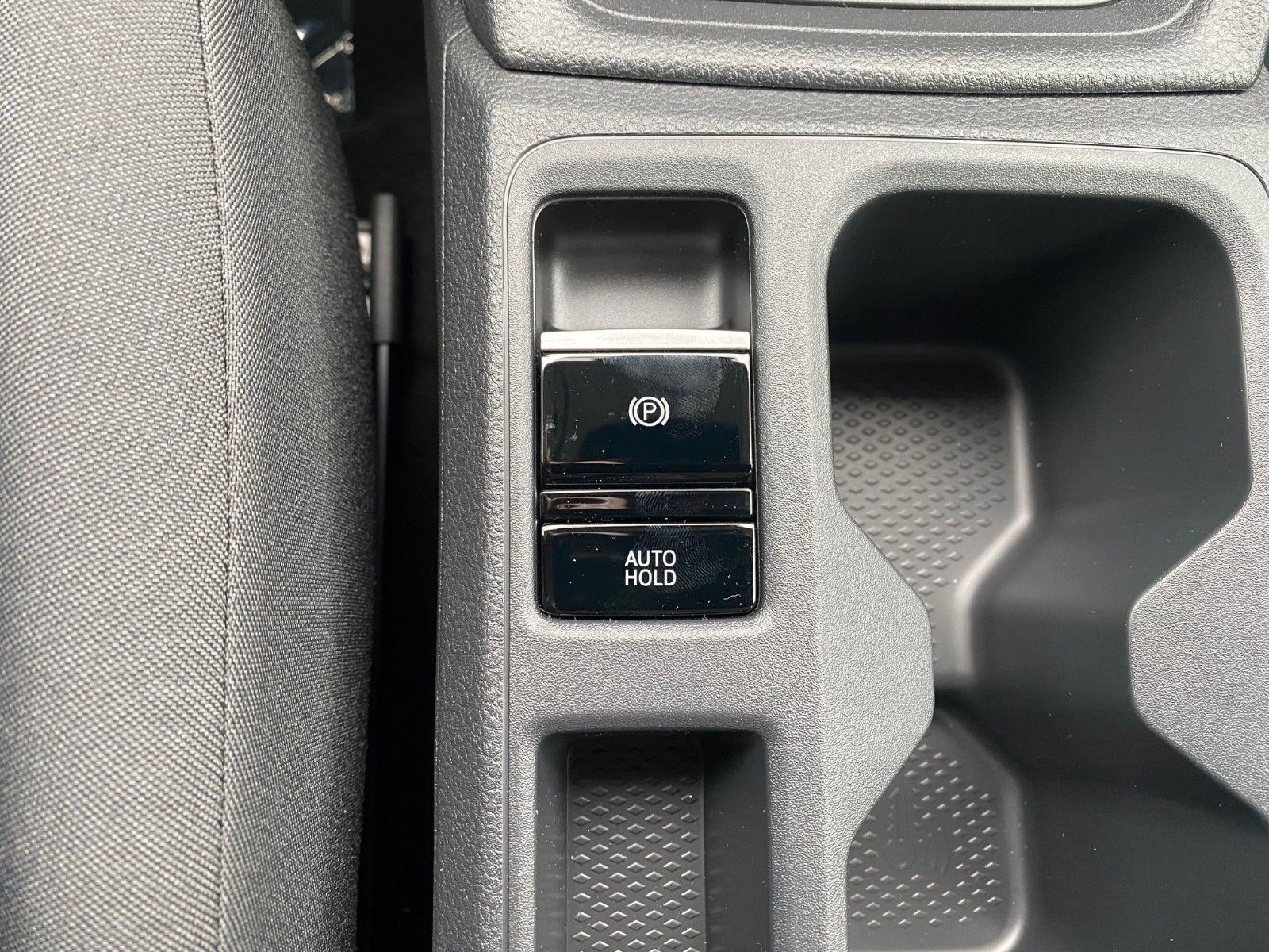 Fahrzeugabbildung Volkswagen Caddy 2.0 TDI DSG Kombi+App+KAMERA+PDC+TEMPOMAT+