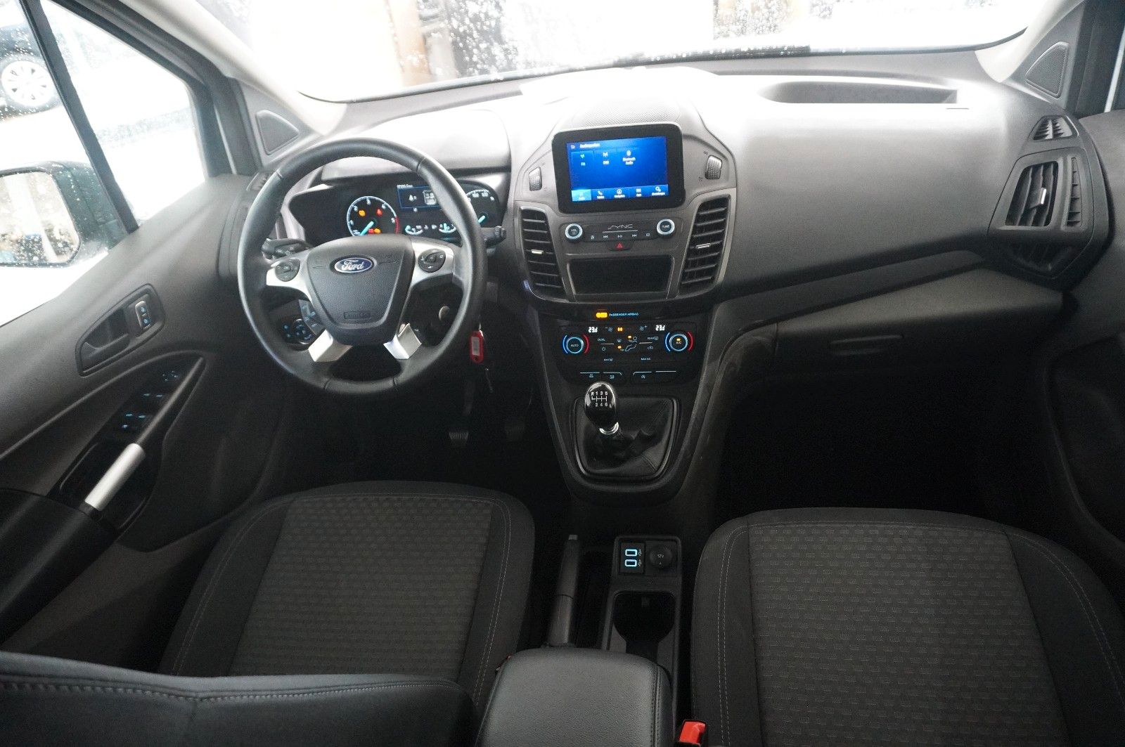 Fahrzeugabbildung Ford Tourneo Connect 1.5D TREND 5-SITZ NAVI/KAMERA