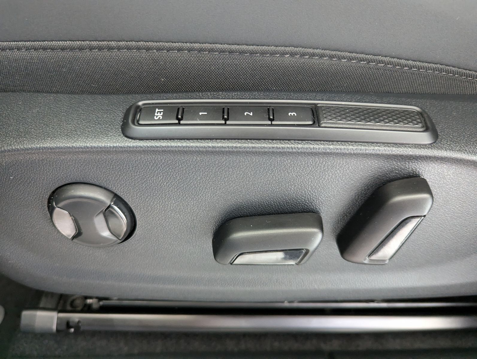 CUPRA Terramar 1.5 eTSI Dinamica Edge-Paket HUD 19" - Image 21