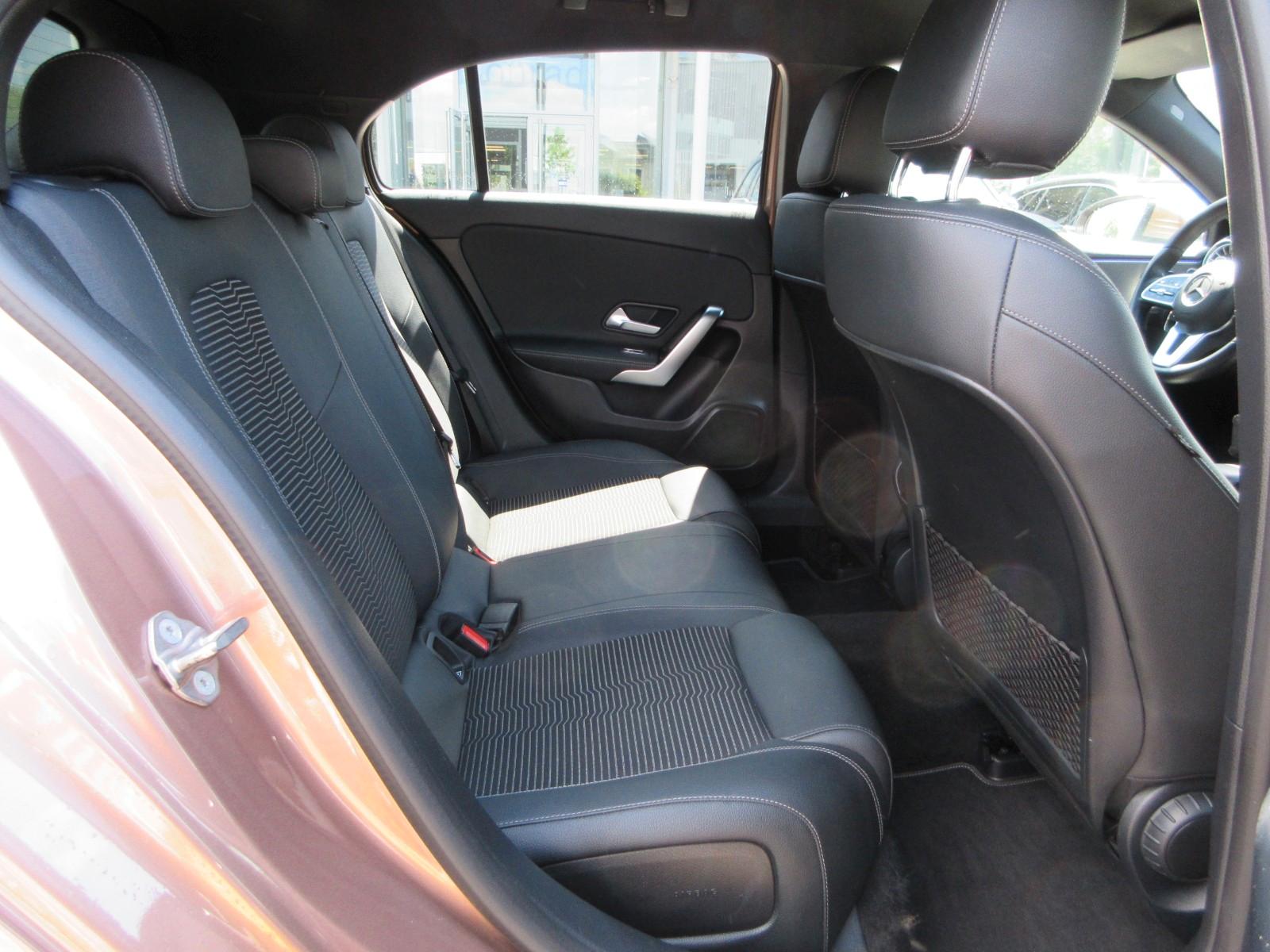 Mercedes-Benz A 180 Progressive 7G LED Navi Kamera CarPl. Ambi