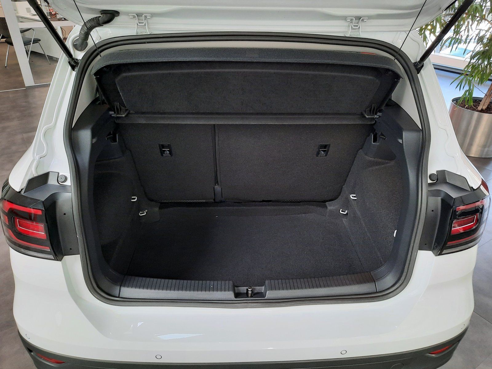 Fahrzeugabbildung Volkswagen T-Cross TSI *Navi*Einparkh.*Sitzhzg.*DAB*VZE*
