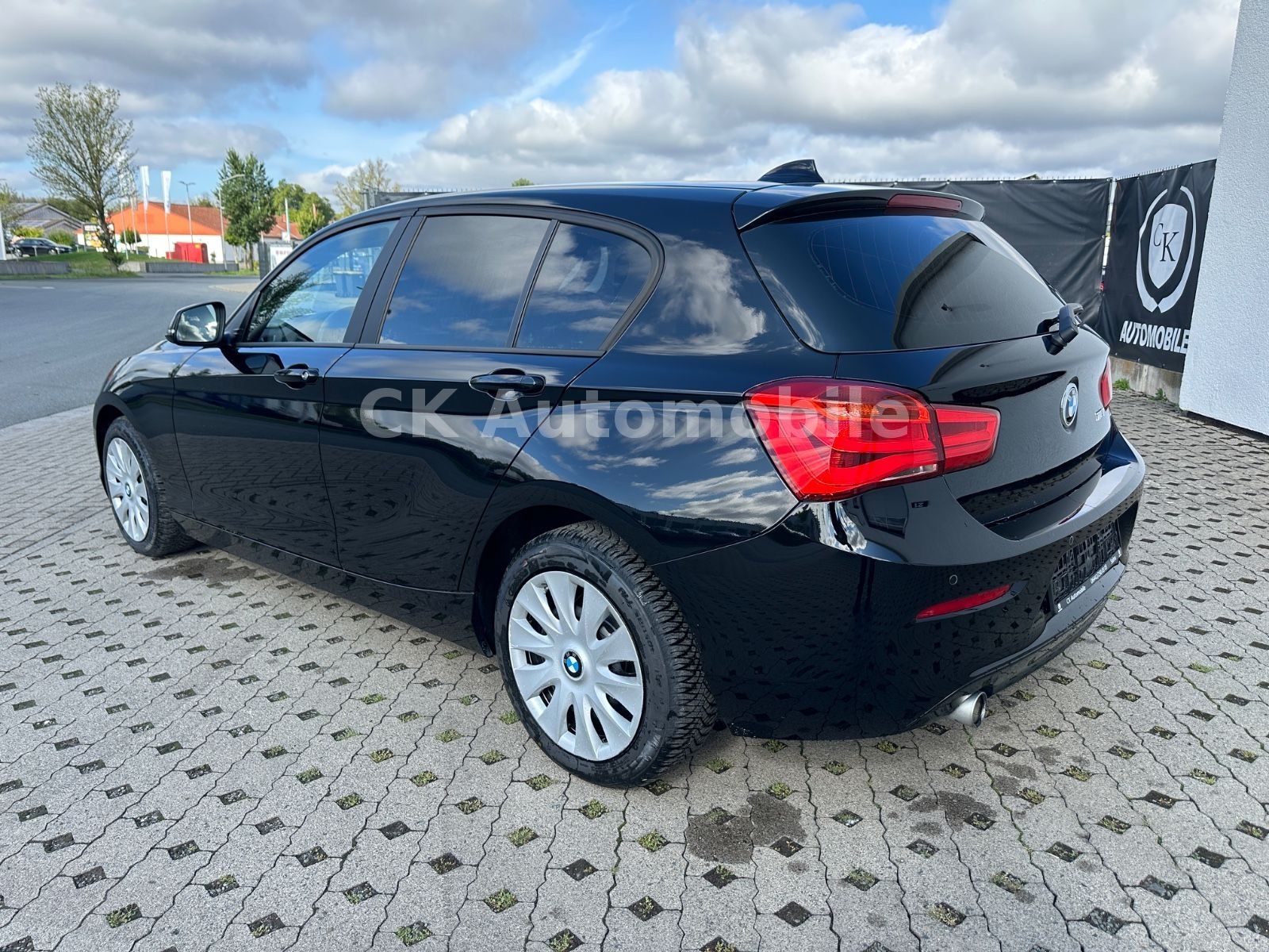 Fahrzeugabbildung BMW 118i Lim. 5-trg. /Klimaautomatik/SHZ/PDC