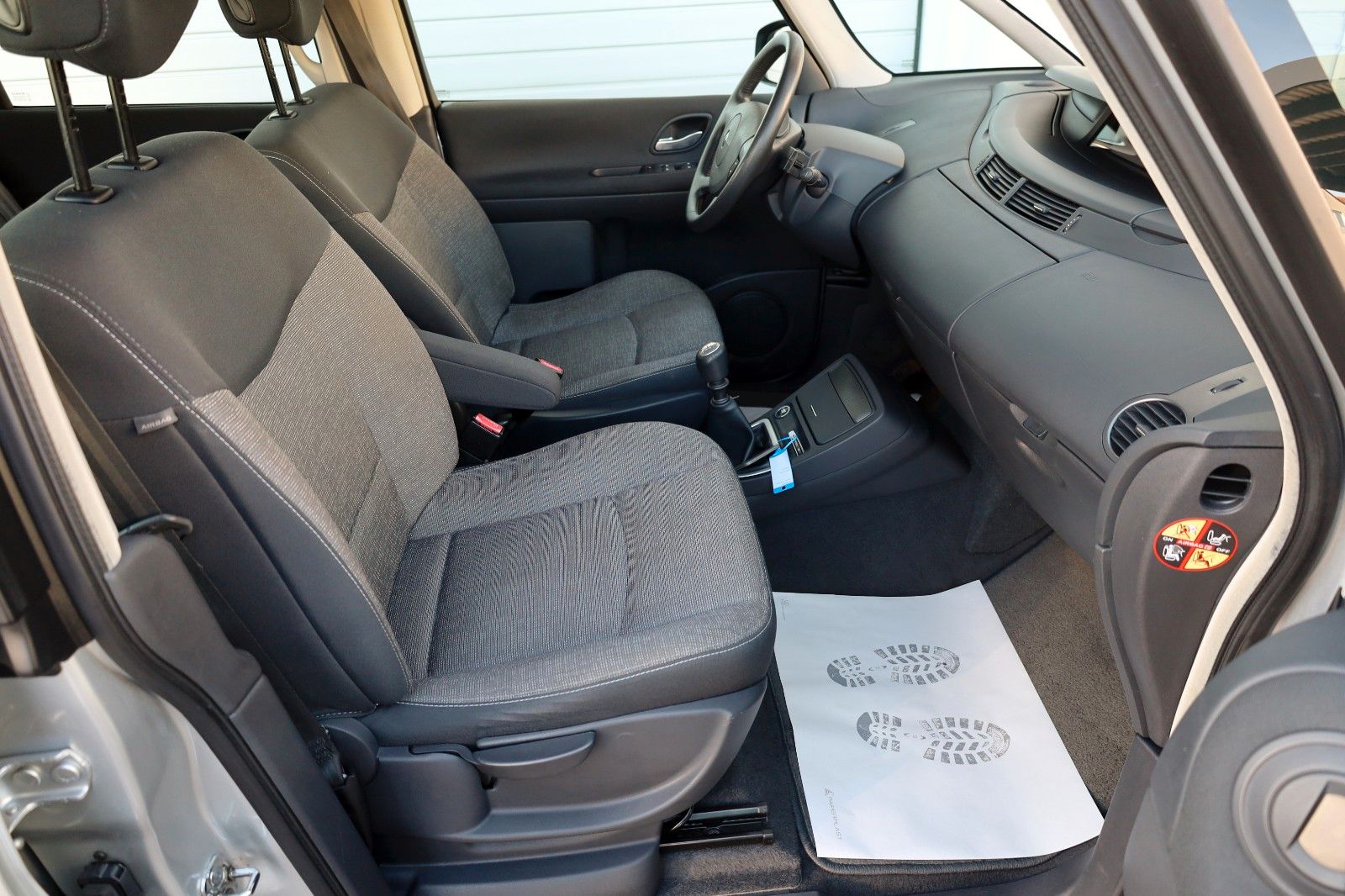 Fahrzeugabbildung Renault Espace IV Navitech Navi,PDC,8 fach bereift