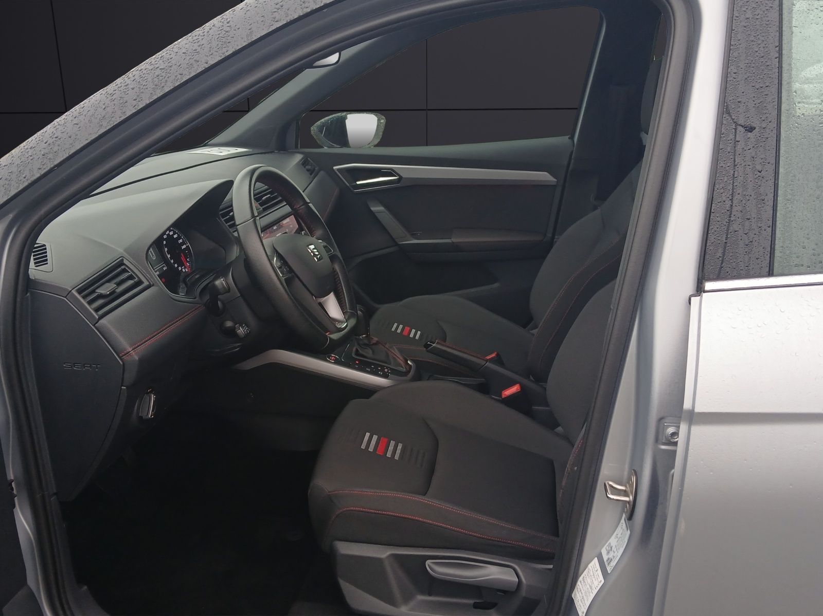 Fahrzeugabbildung SEAT Arona TSI FR-Line DSG LED Navi ACC Park-Assist S