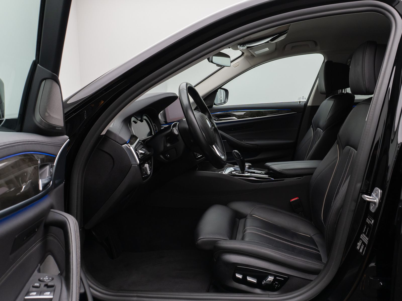 Fahrzeugabbildung BMW 520d Luxury Line Kamera HUD H/K Massage DisplKey