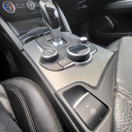 Alfa-Romeo Stelvio - 2