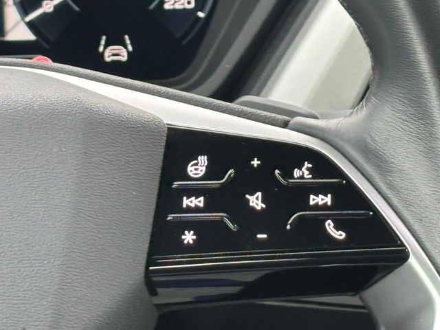 Q4 40 e-tron basis 150 S-Line LED NAVI