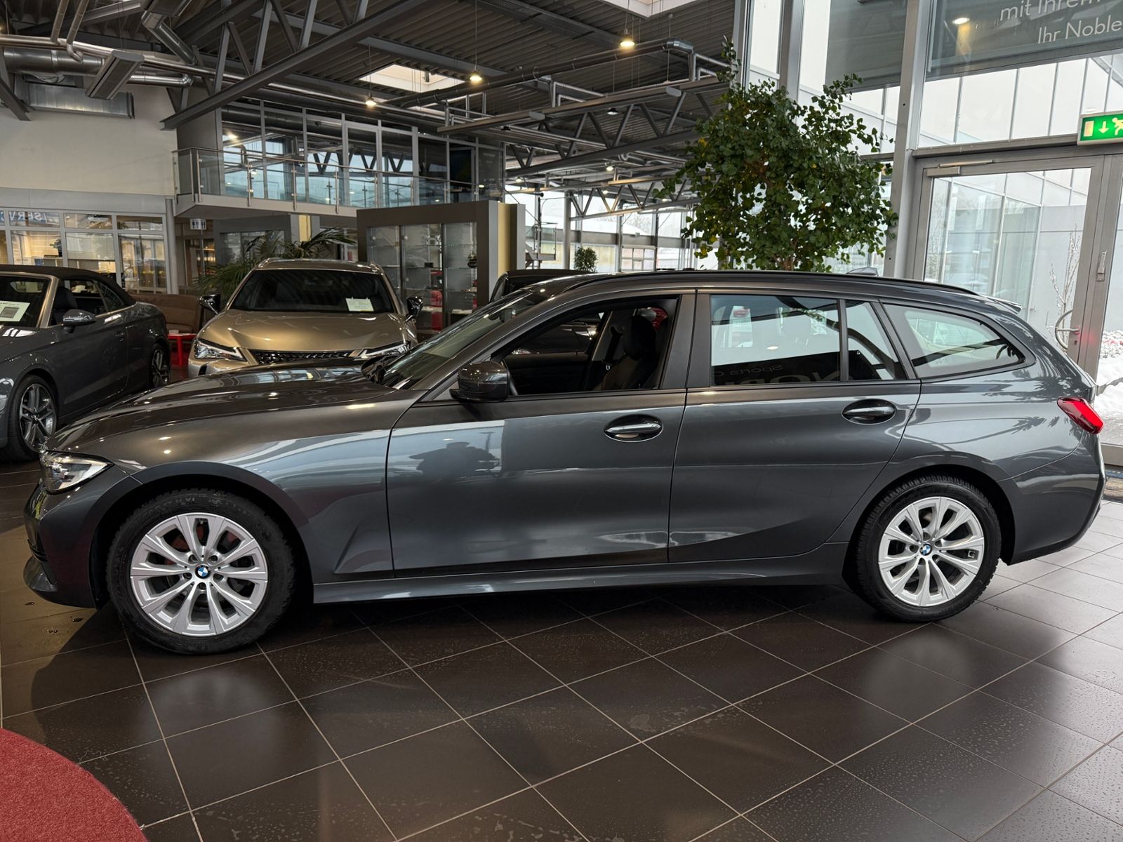 Fahrzeugabbildung BMW 320d Touring Advantage LED NAV SHZ ALU